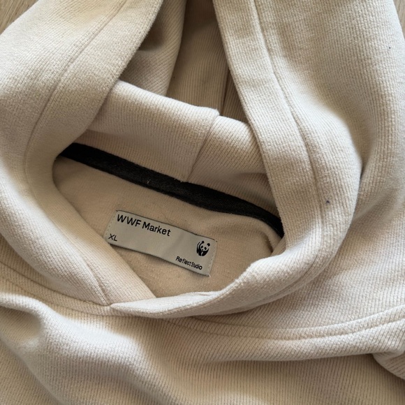 WWF Market Squirrel Hoodie - Picture 6 of 8